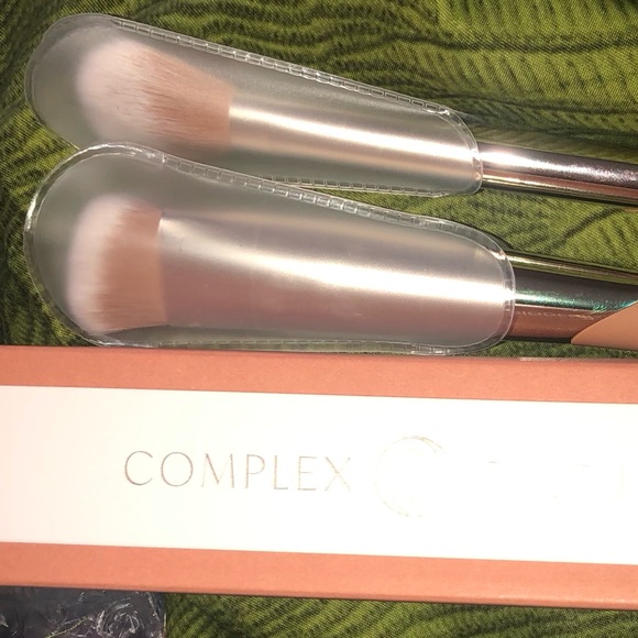 Complex culture makeup brush - Picture 1 of 2